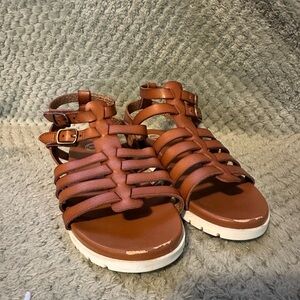 Wonder Nation Brown Sandals with Buckle Closures
